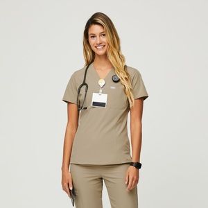 Figs xs catarina scrub top in light oak